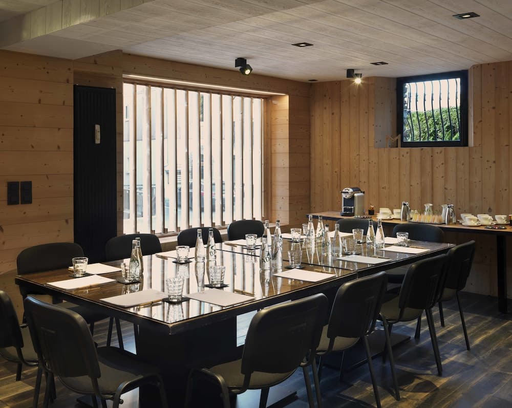 Meeting facility