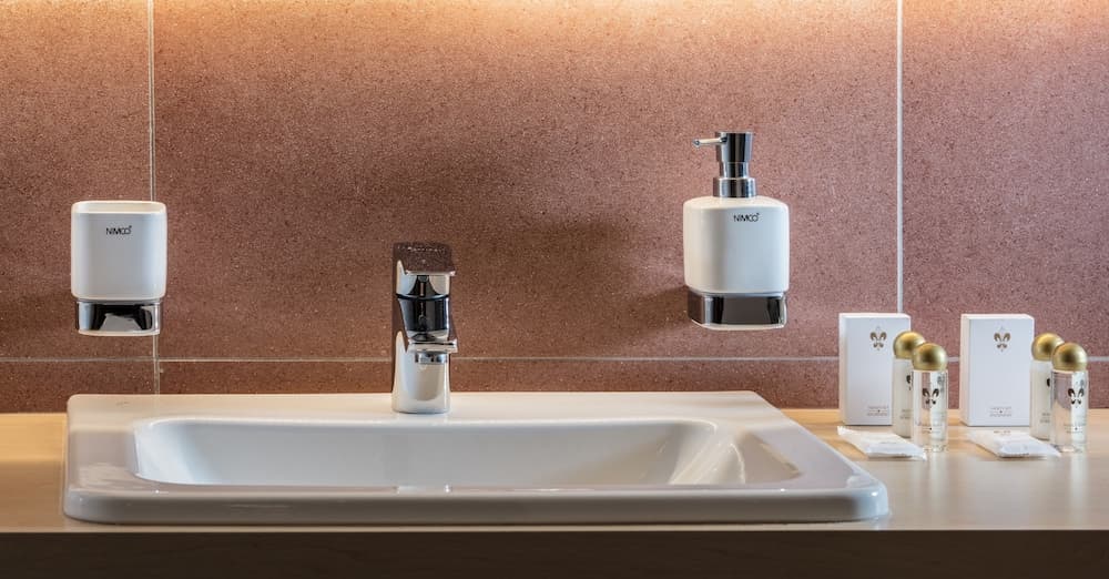 Bathroom amenities