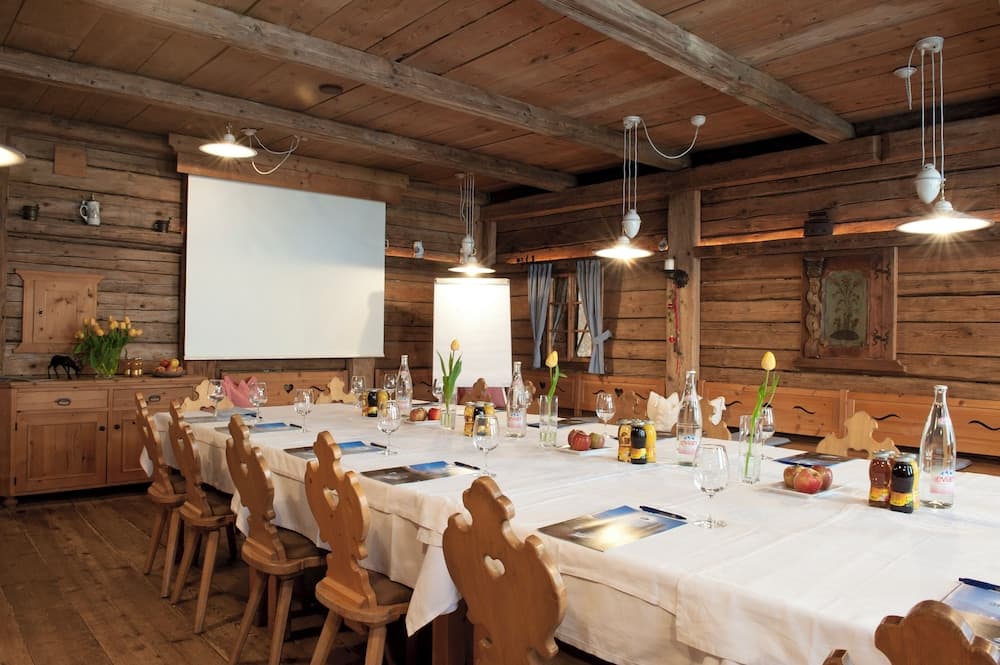 Meeting facility