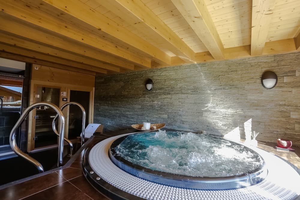 Jetted tub