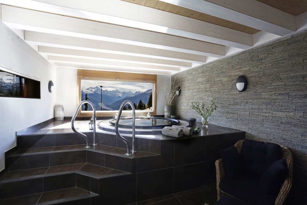 Jetted tub