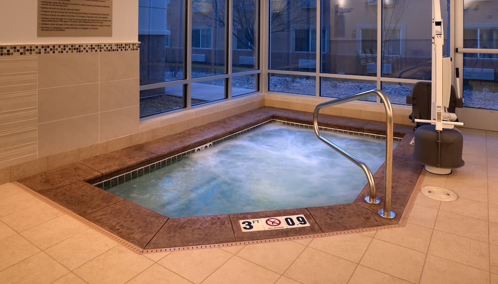 Indoor spa tub