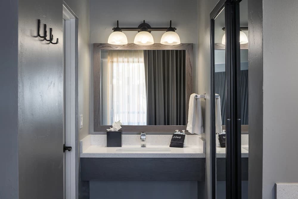 Bathroom sink