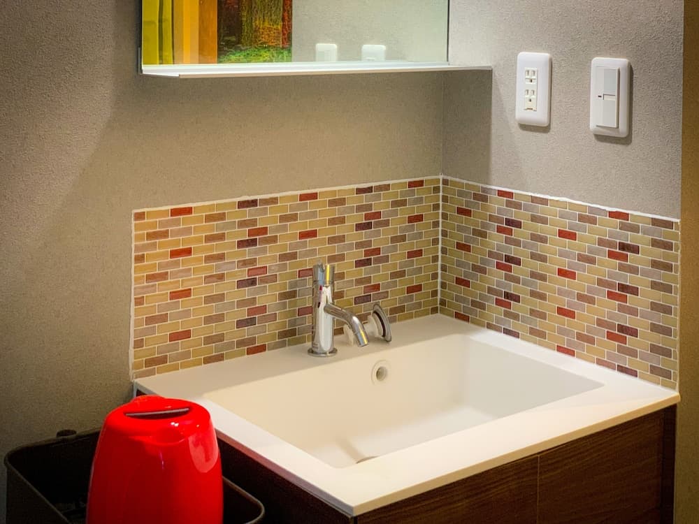 Bathroom sink