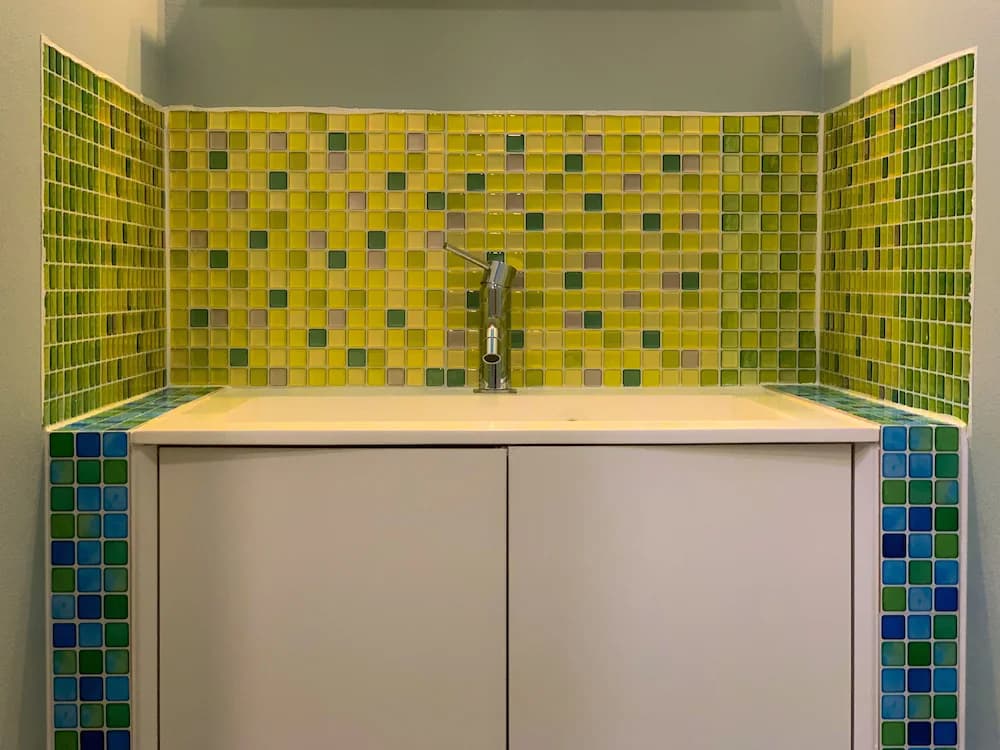 Bathroom sink