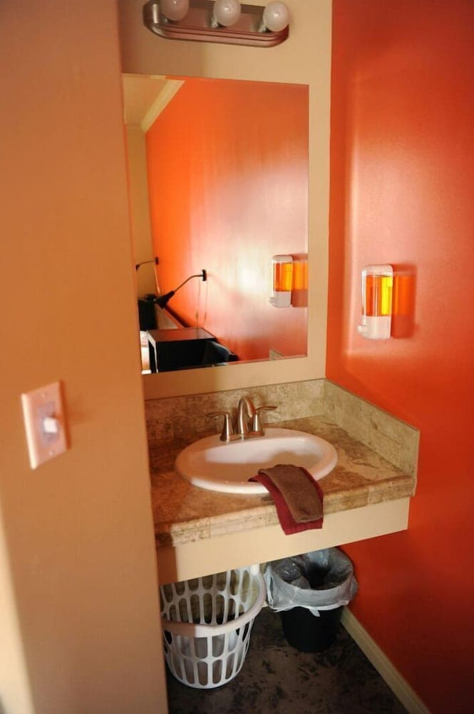 Bathroom sink