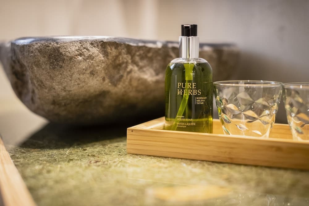 Bathroom amenities