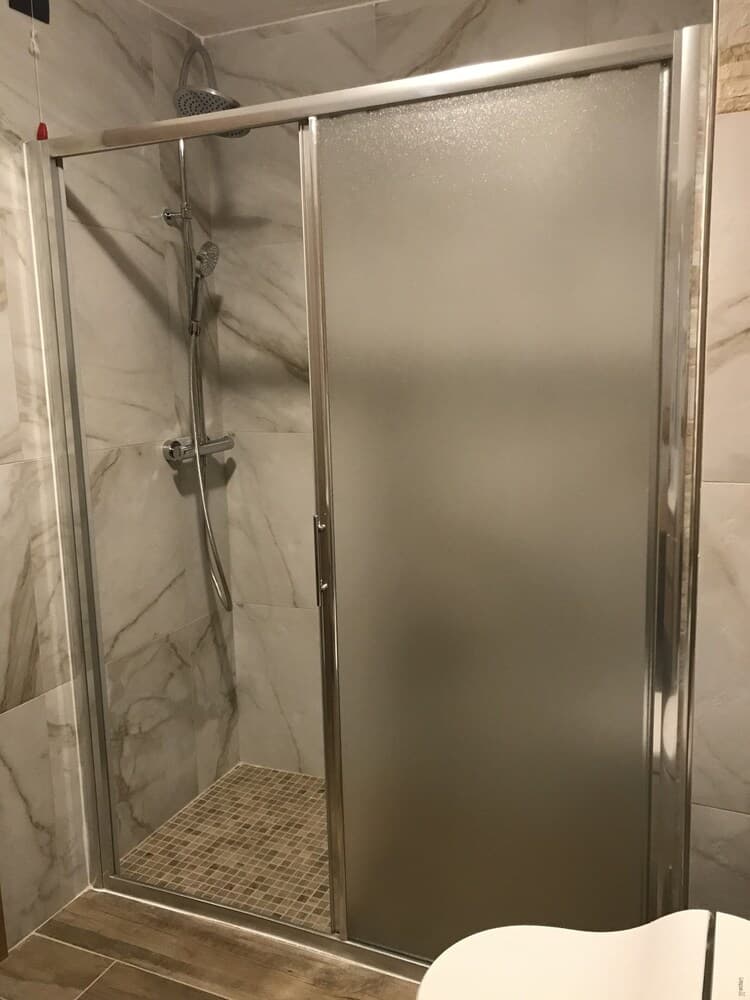 Bathroom shower
