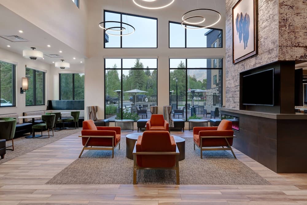 Lobby lounge