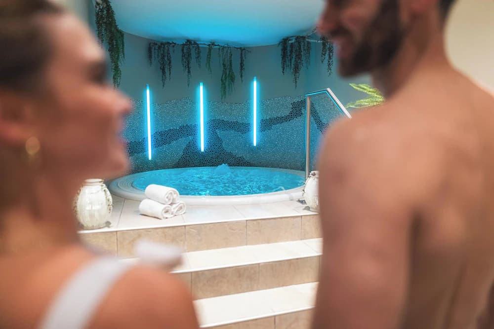 Indoor spa tub