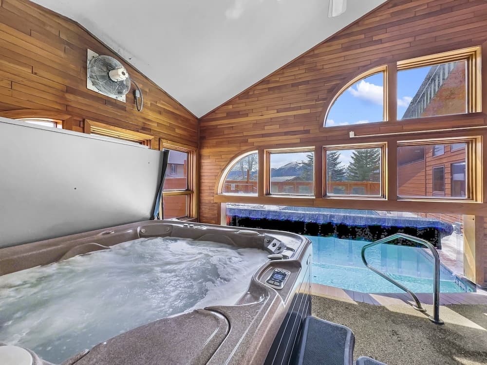 Private spa tub
