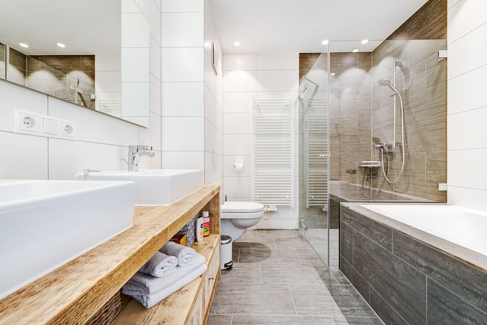 Deep soaking bathtub