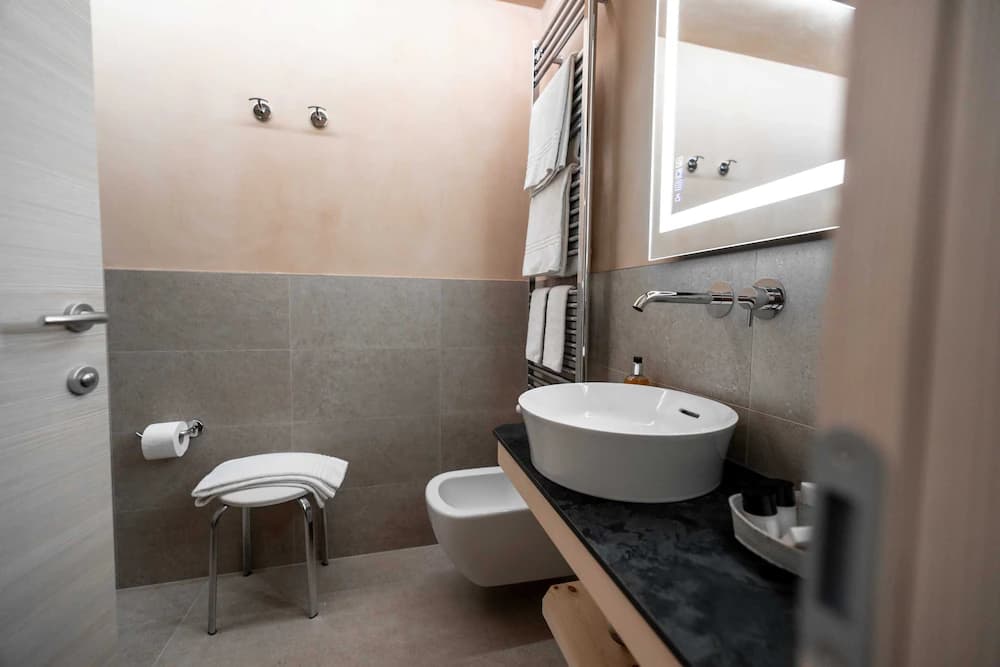 Bathroom amenities