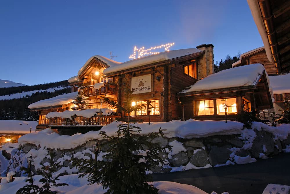 Front of property - evening/night