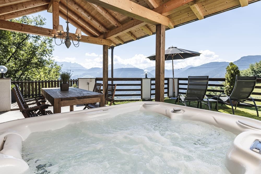 Private spa tub