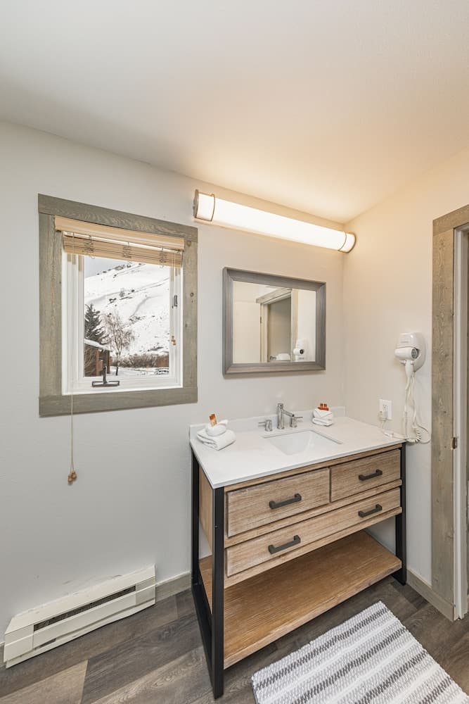 Bathroom sink