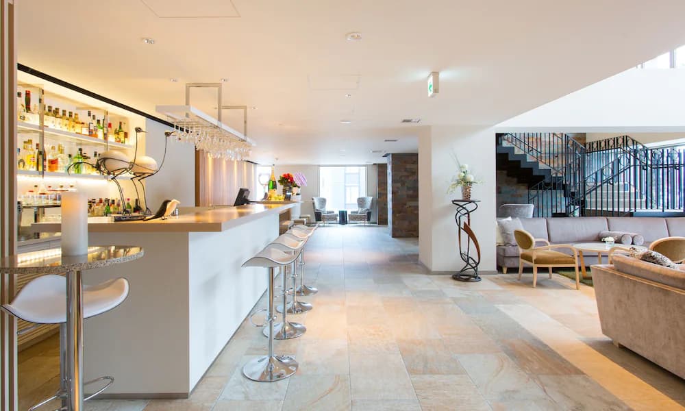 Lobby lounge