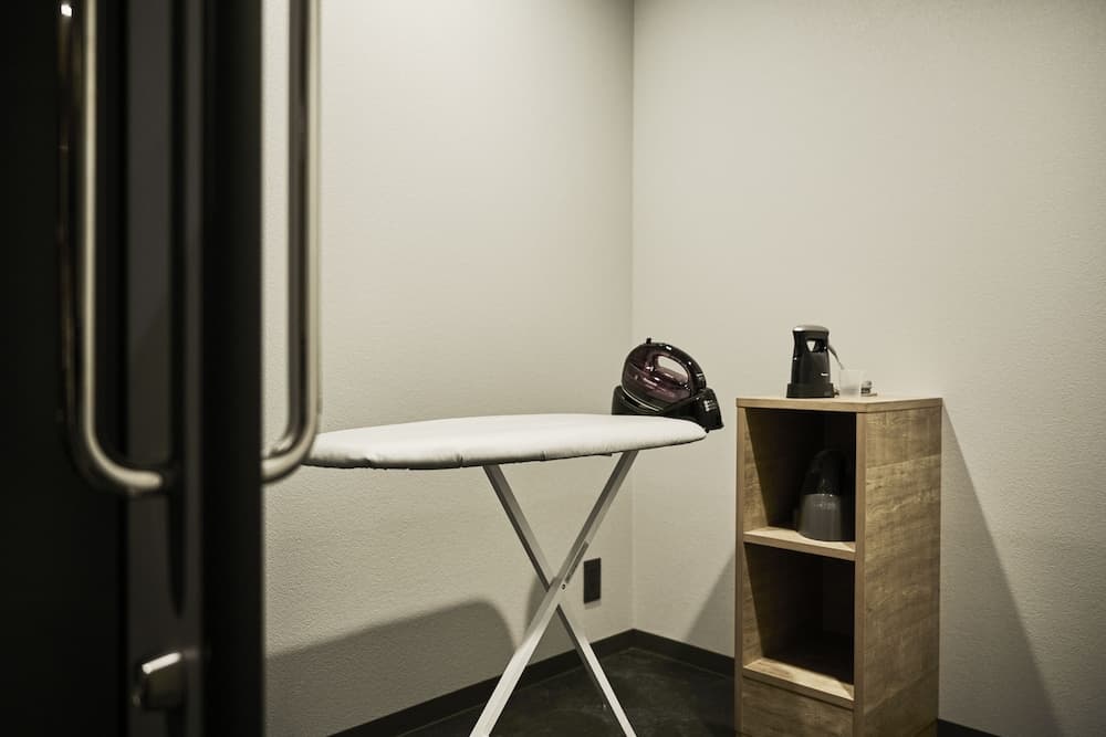 Iron/ironing board