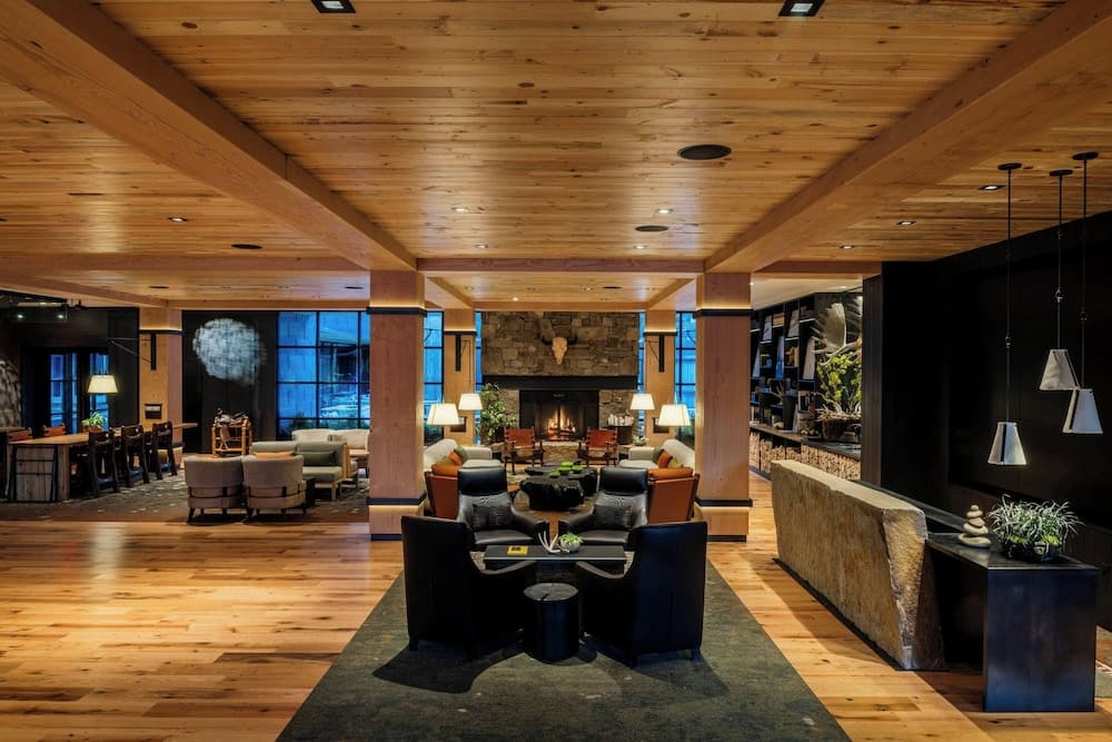 Lobby lounge