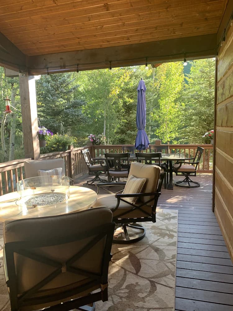 Outdoor dining