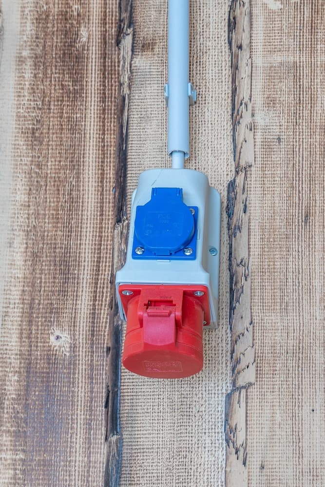 Electric vehicle charging station