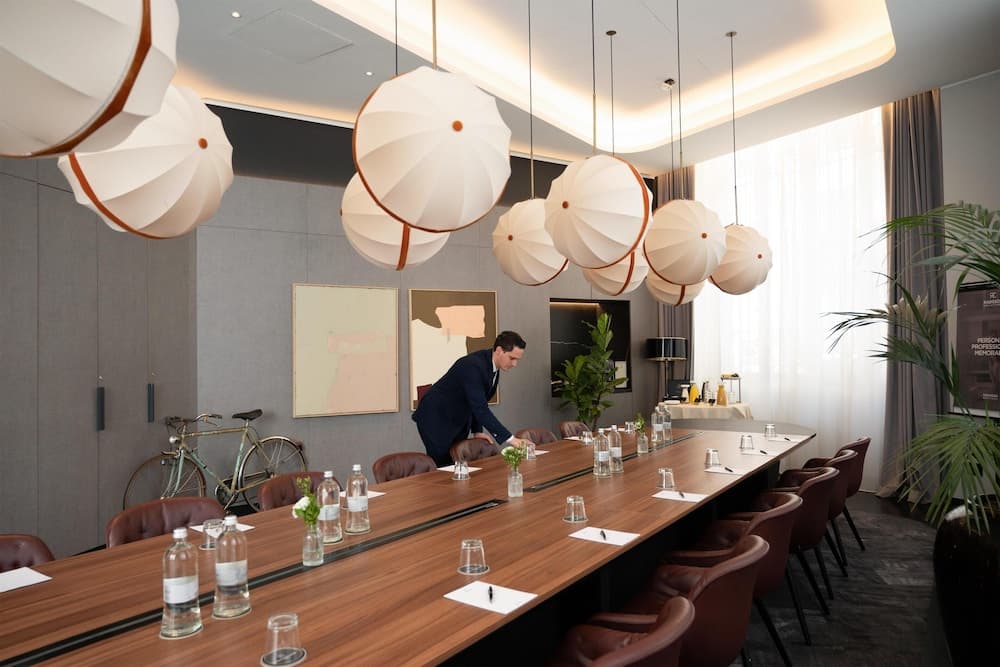 Meeting facility