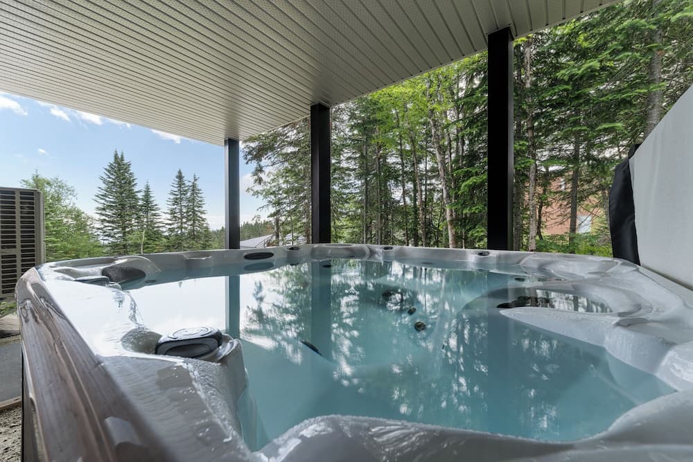 Private spa tub