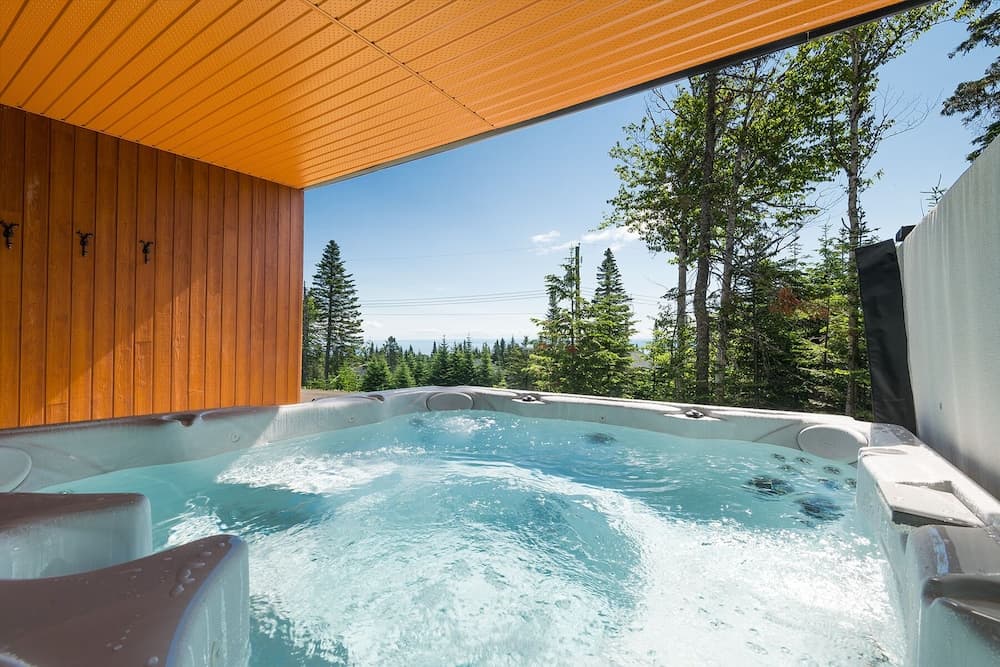 Private spa tub