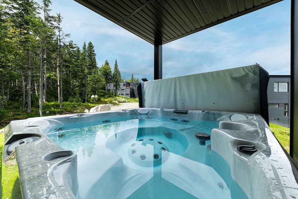 Private spa tub