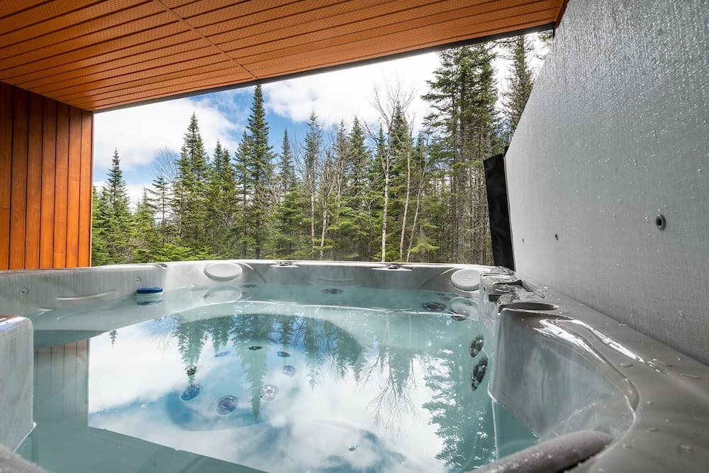 Private spa tub