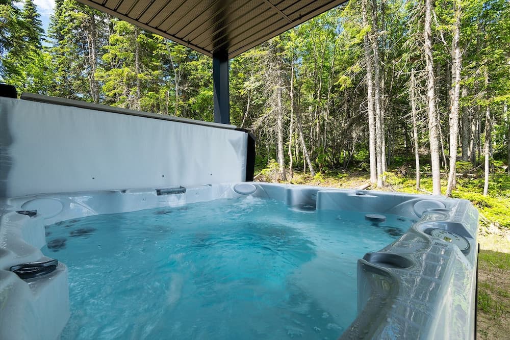 Private spa tub