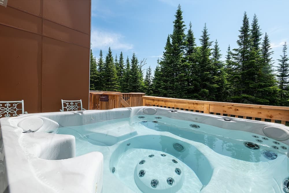 Private spa tub
