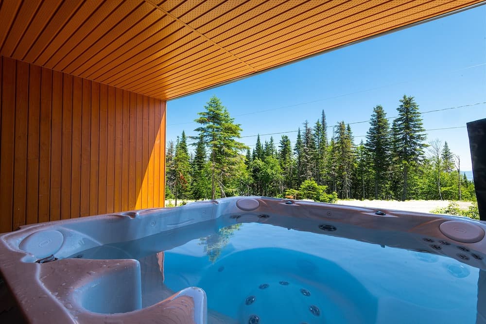 Private spa tub