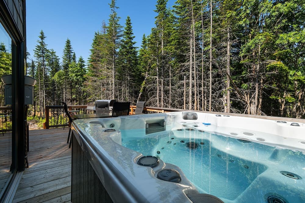 Private spa tub