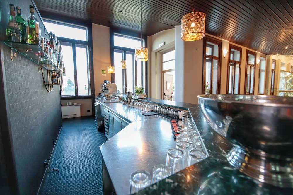 Snack bar