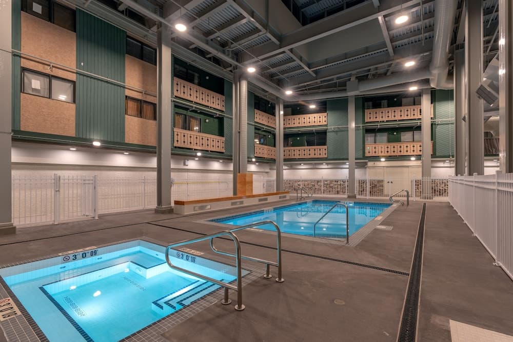 Indoor spa tub
