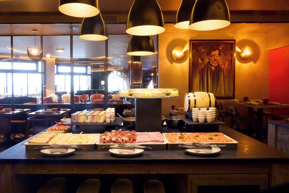 Breakfast buffet