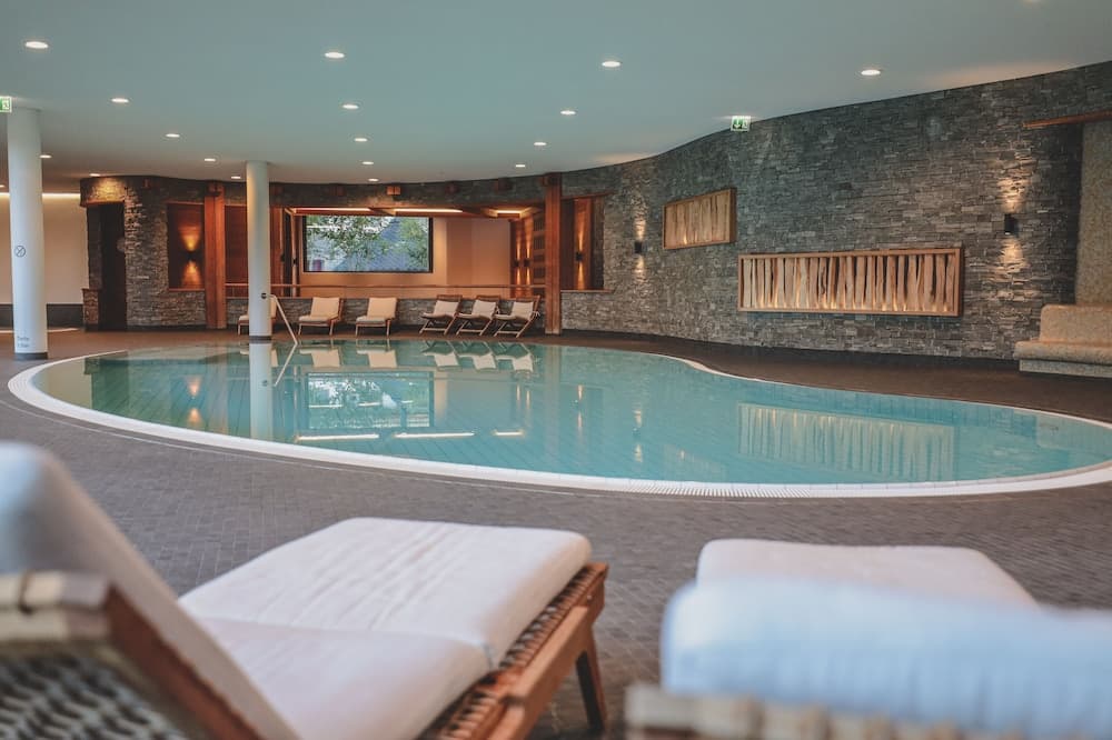 Exercise/lap pool