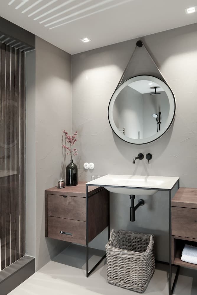 Bathroom sink
