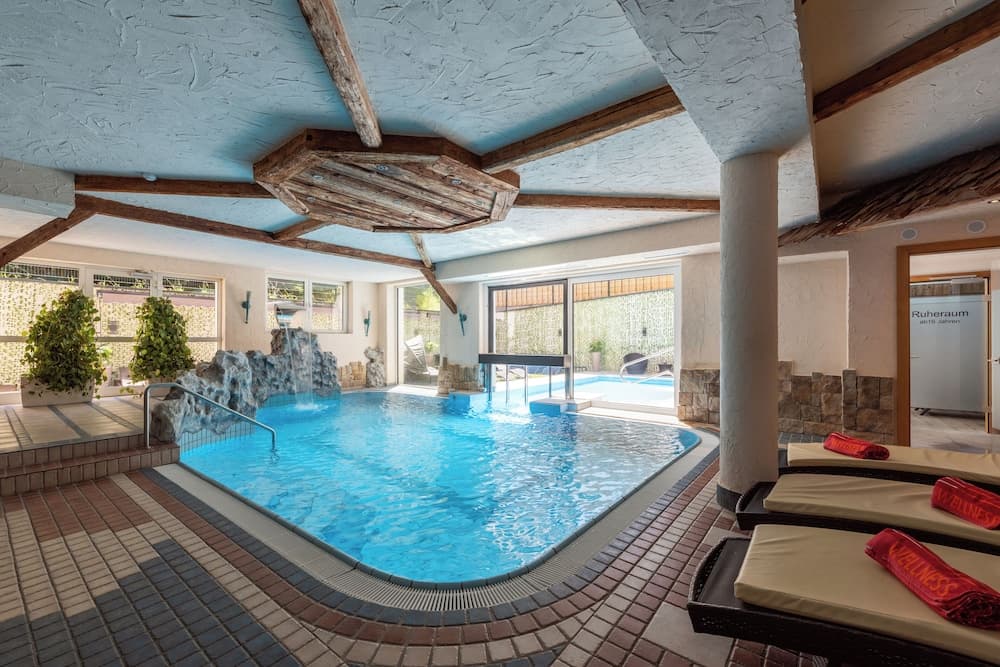 Indoor/outdoor pool