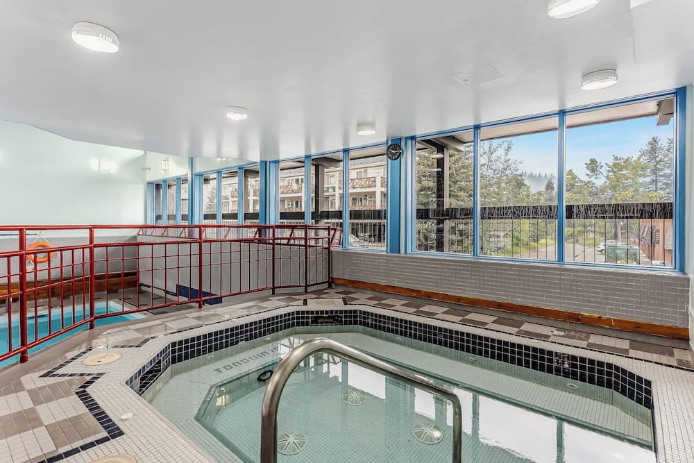 Indoor spa tub