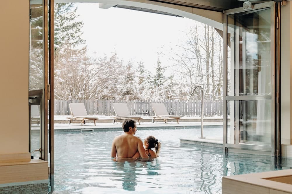 Indoor/outdoor pool
