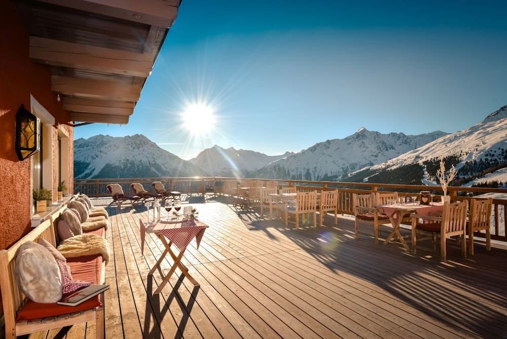 Sundeck