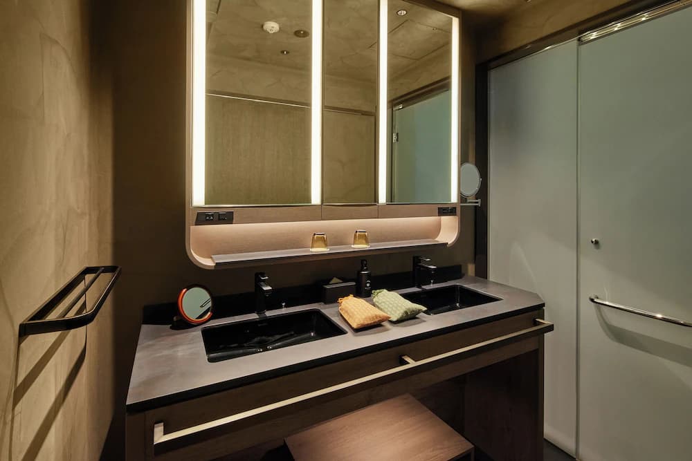 Bathroom sink