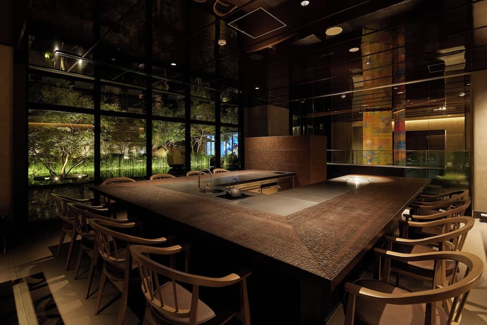 Lobby lounge