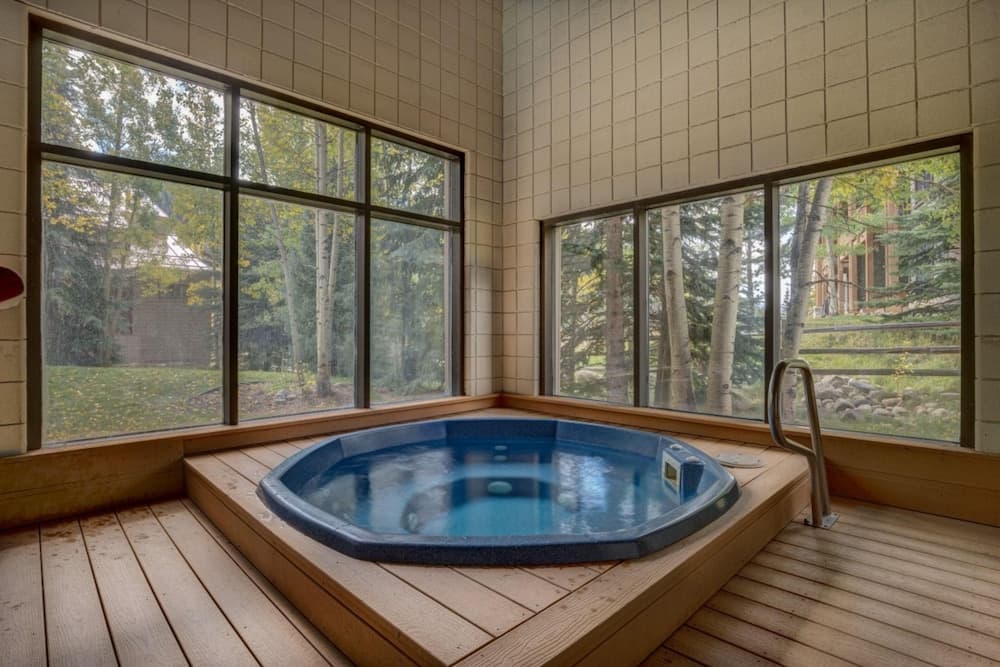 Indoor spa tub