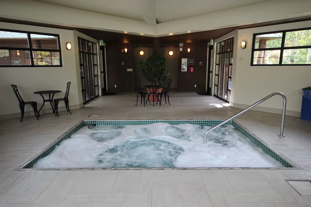 Indoor spa tub