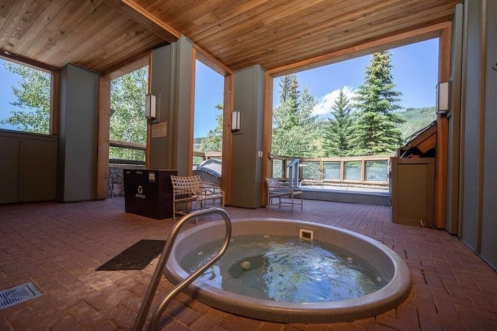 Indoor spa tub