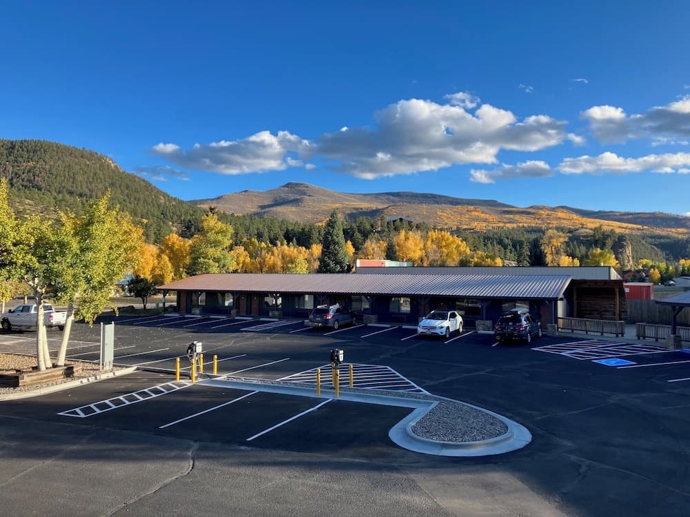 Electric vehicle charging station