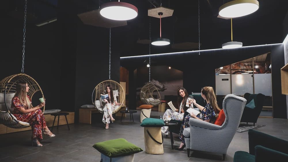 Lobby lounge